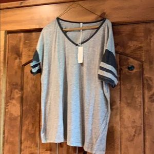 Z supply league v- neck t- shirt